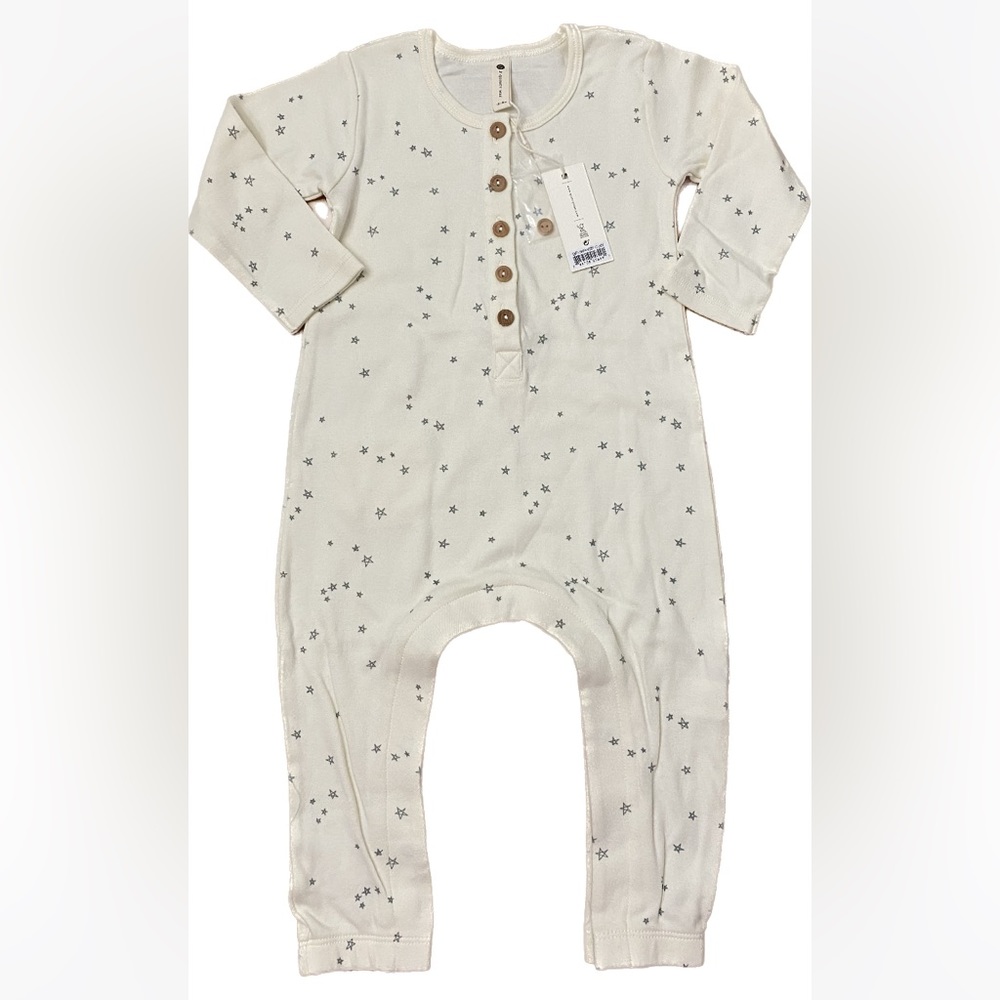 *FINAL* ๐ Quincy Mae Romper, Organic Cotton, Ivory w/ blue stars - Picture 1 of 11